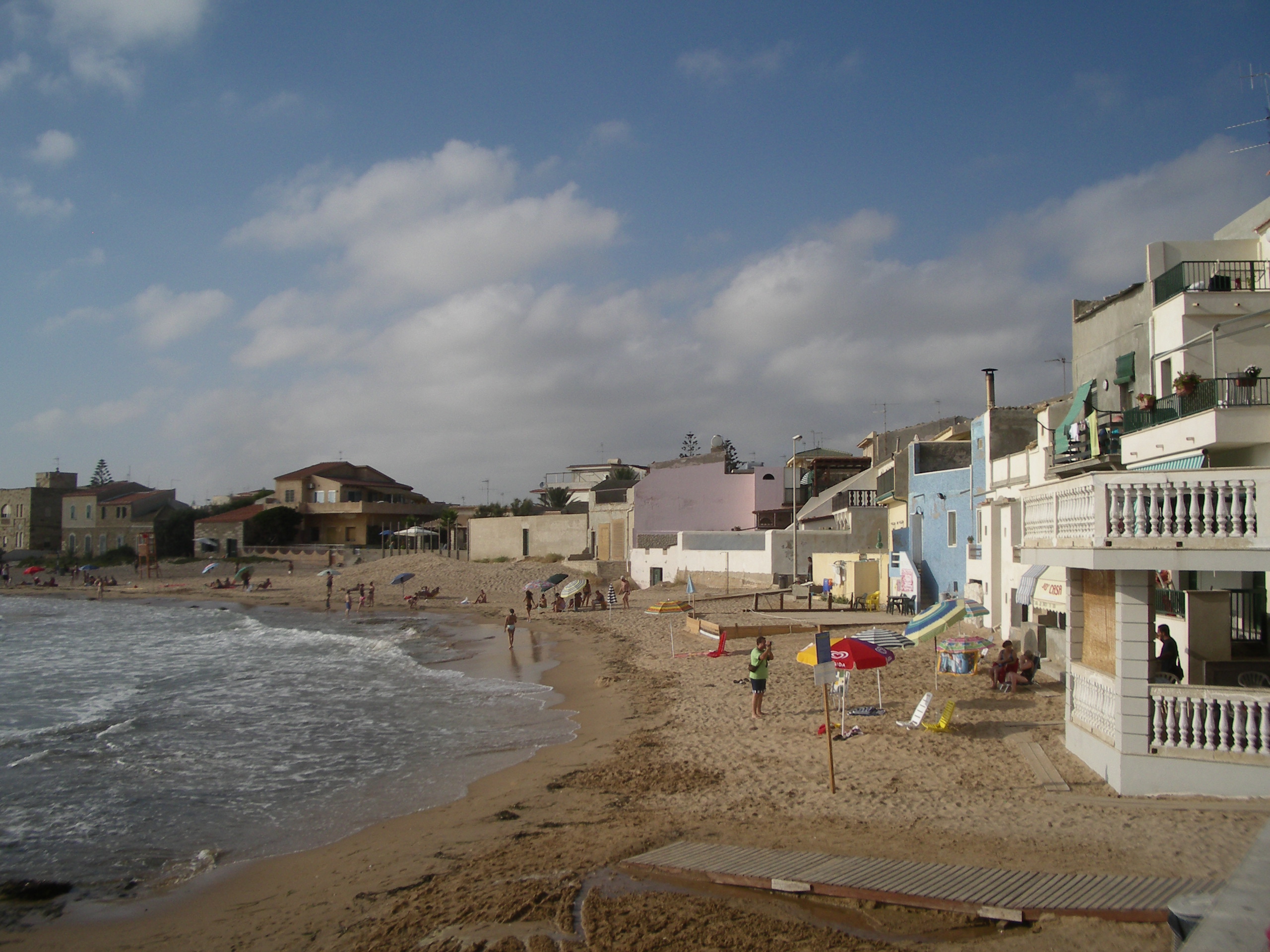 punta_secca_e_casa_di_montalbano_-_panorama.jpg